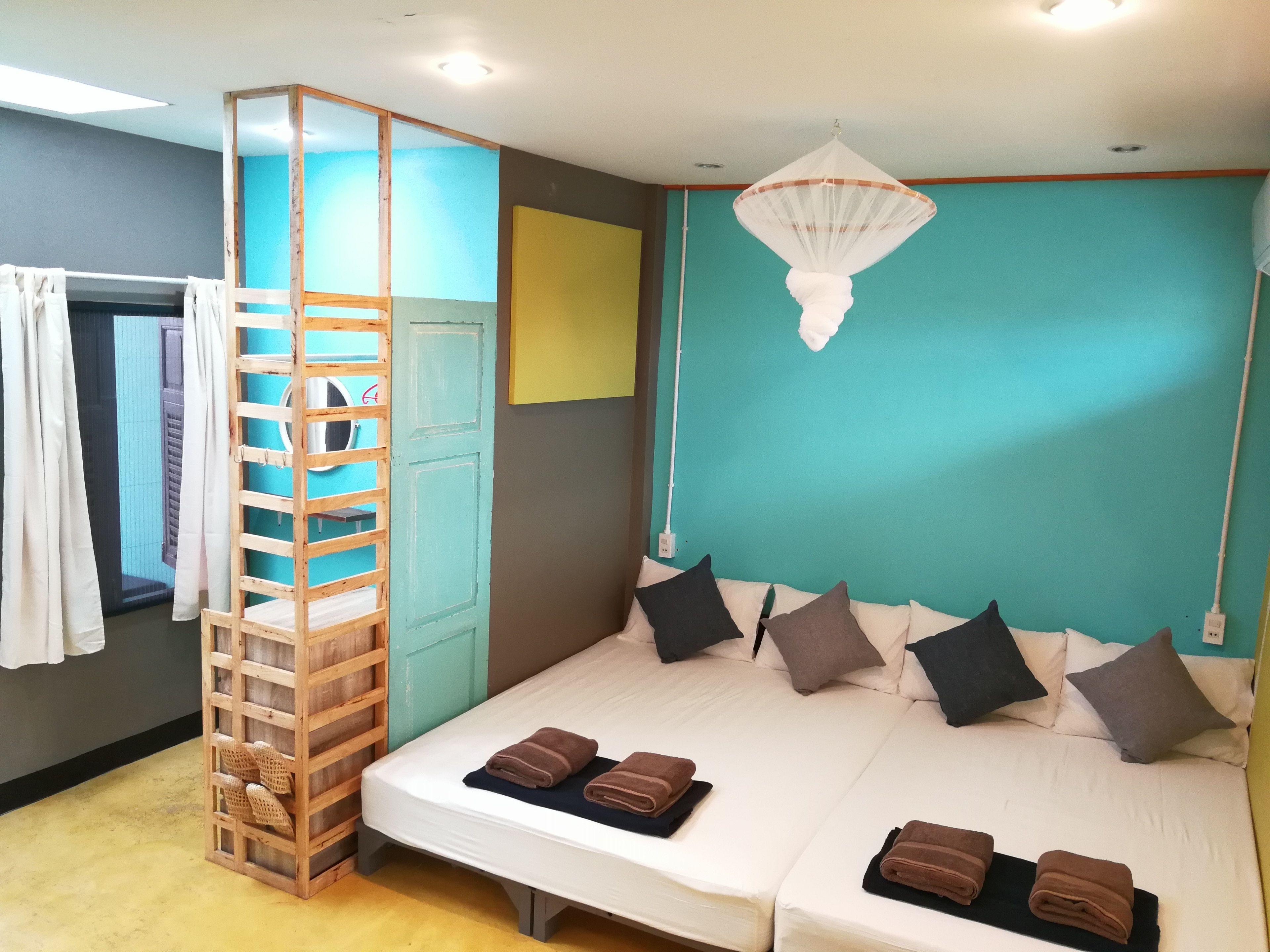 60 Blue House — Photos 1