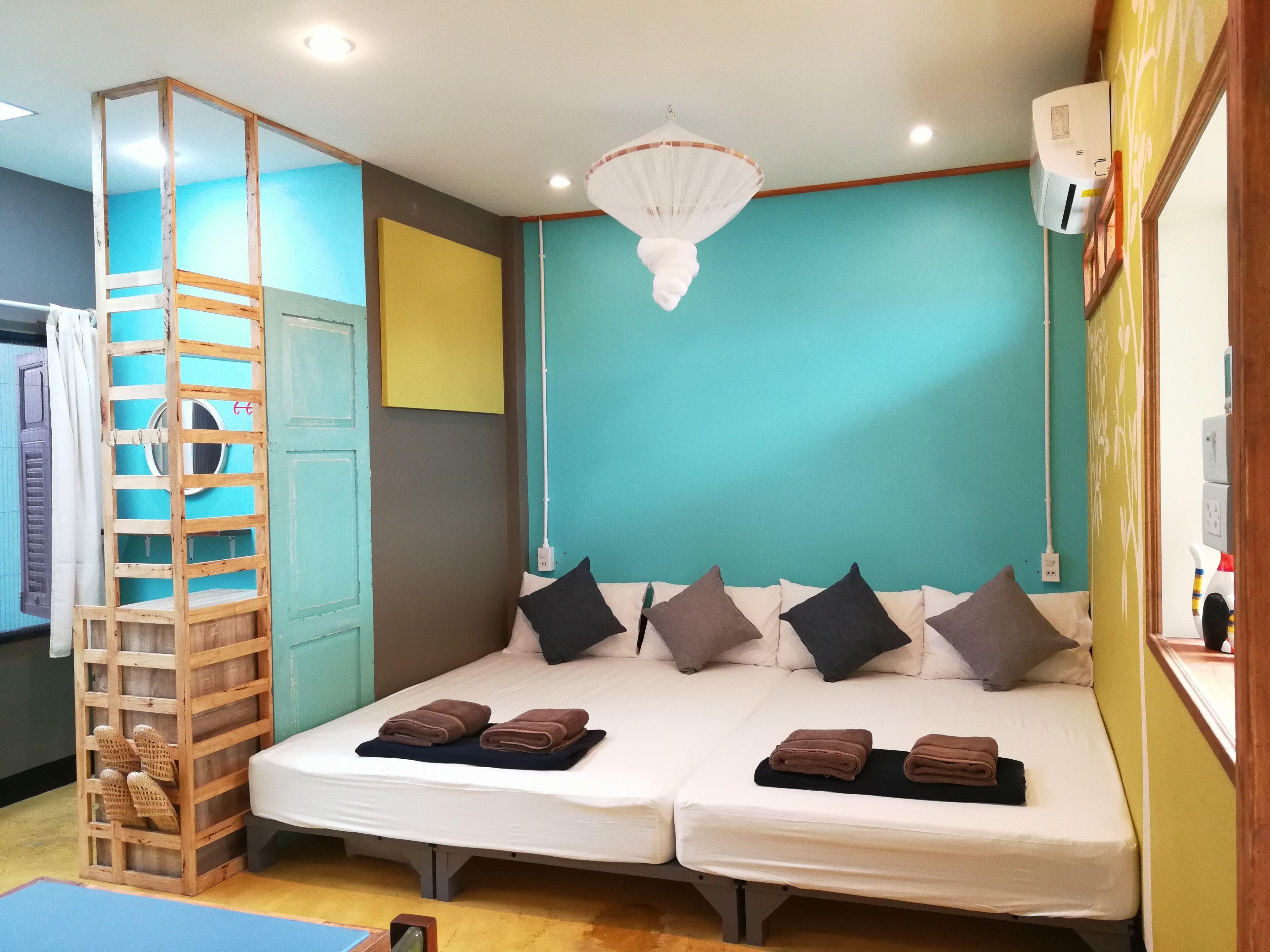 60 Blue House — Photos 2